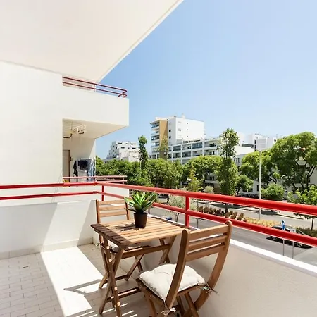 شقة Sunnyquarters Walktobeach 2br Ac *