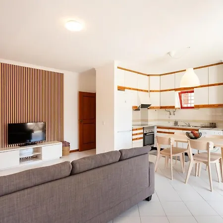 Sunnyquarters Walktobeach 2br Ac